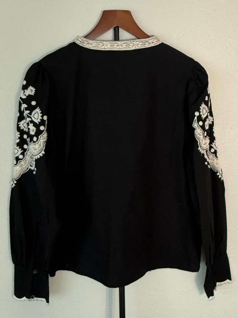 Anthropologie Jennifer Grace Embroidered Button-Down Blouse Black White Floral M